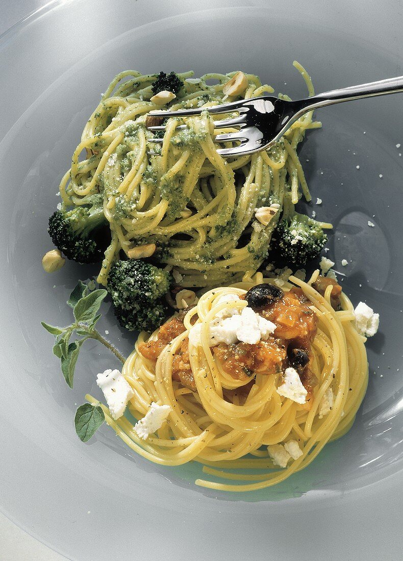 Spaghetti mit zwei Saucen (Italien)