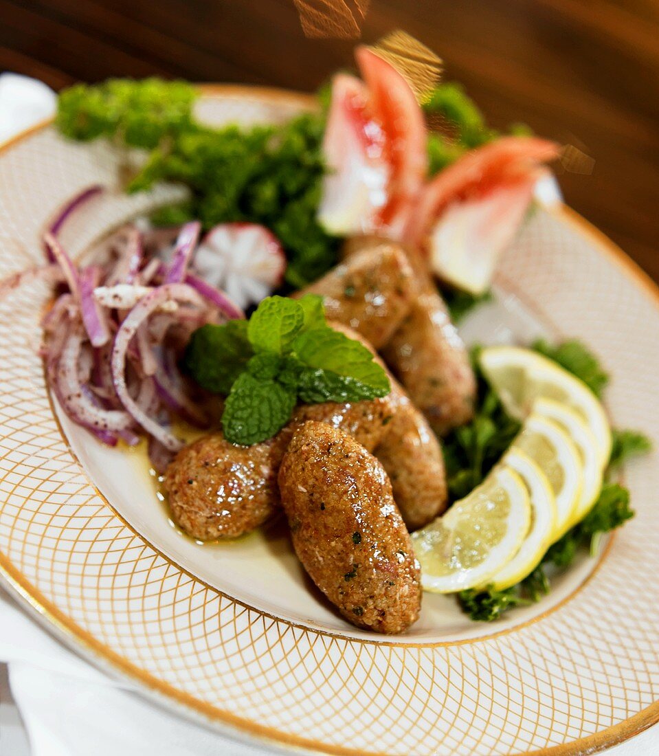 Kibbeh (Bulgur-Hackfleisch-Klösschen, Nordafrika)