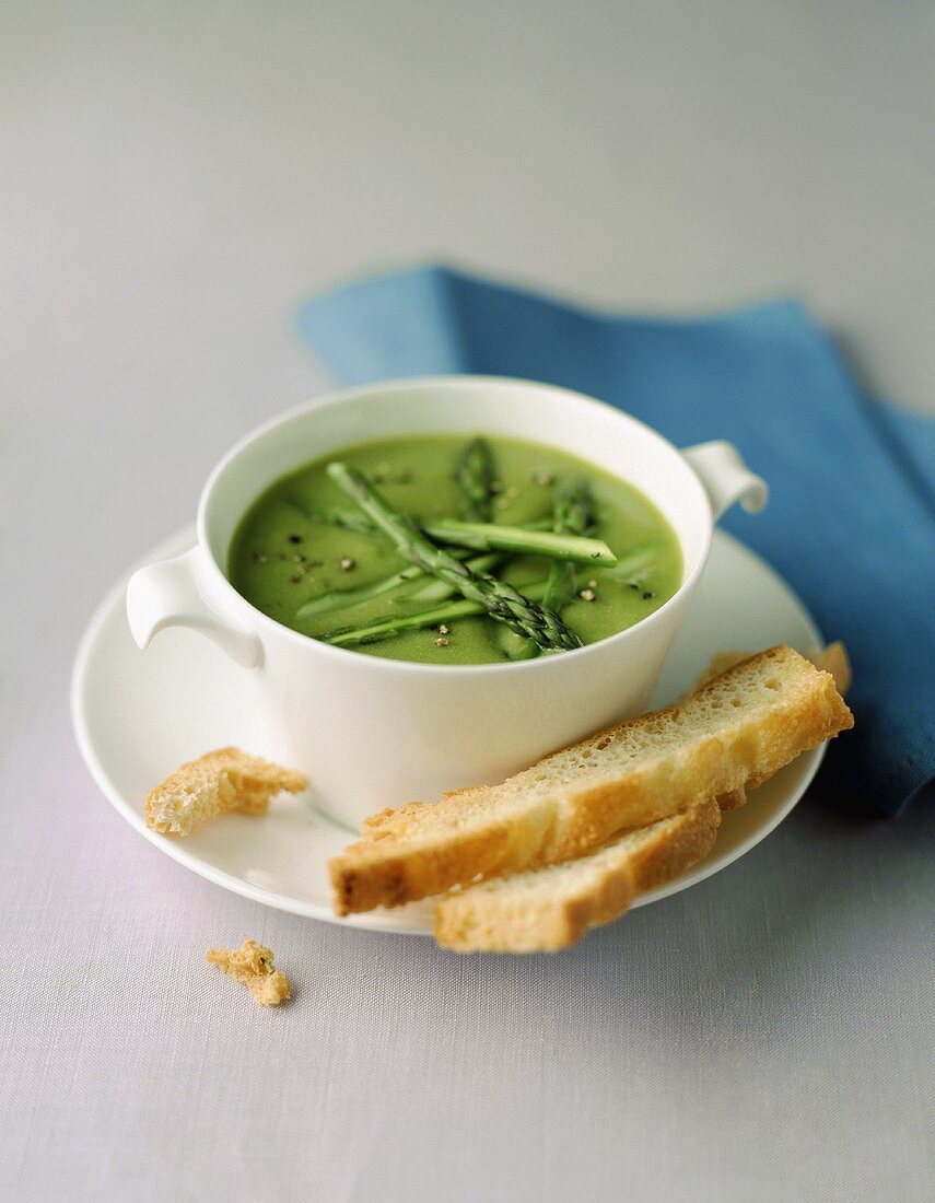 Asparagus Soup with Bread