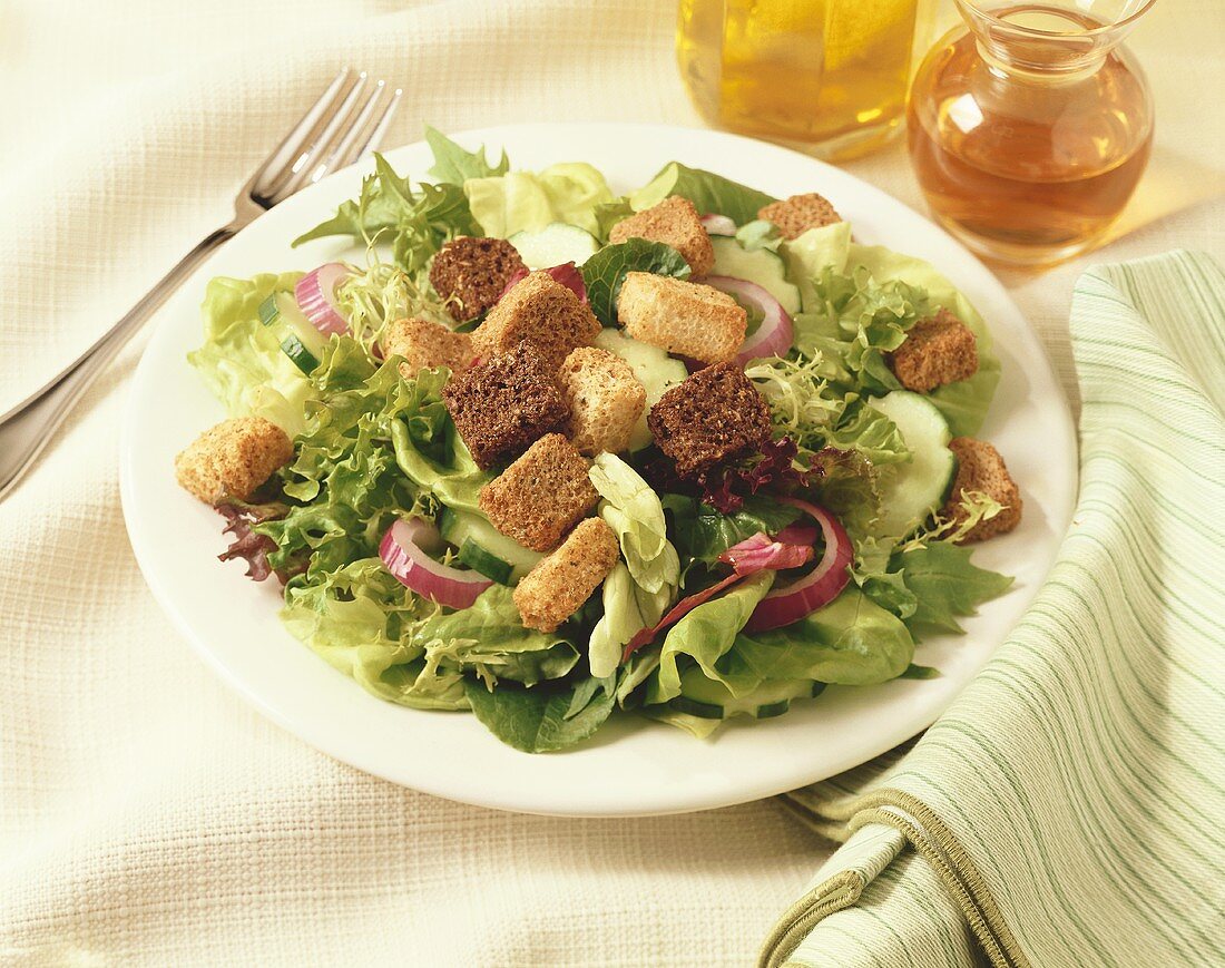 A garden salad with croutons