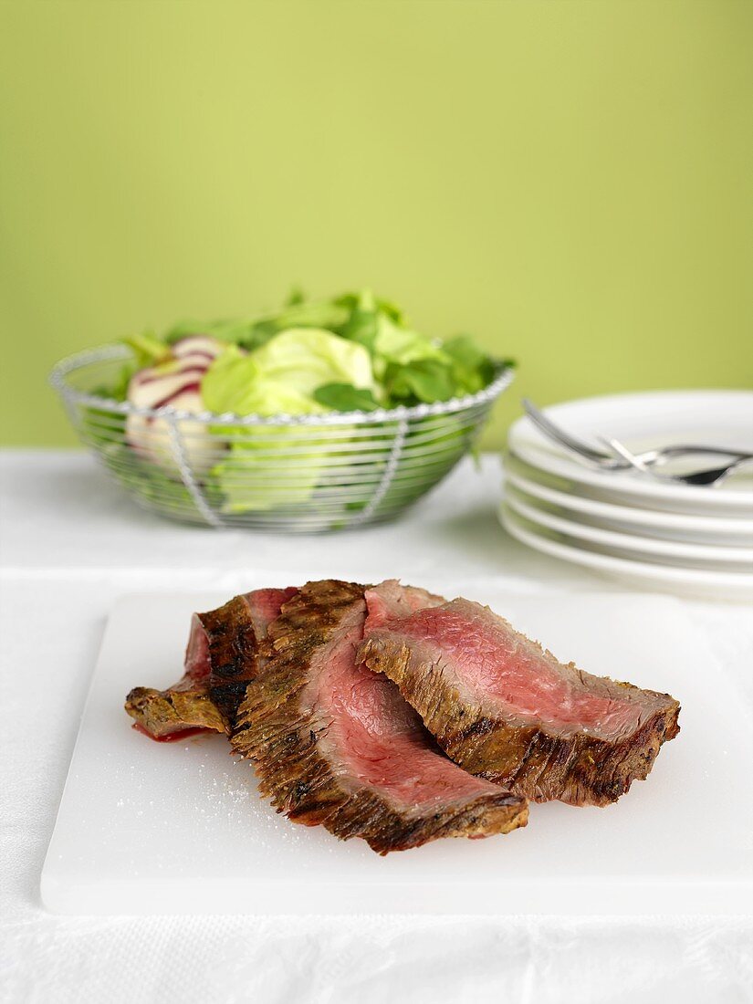 Rindersteak, in Scheiben geschnitten, für Salat