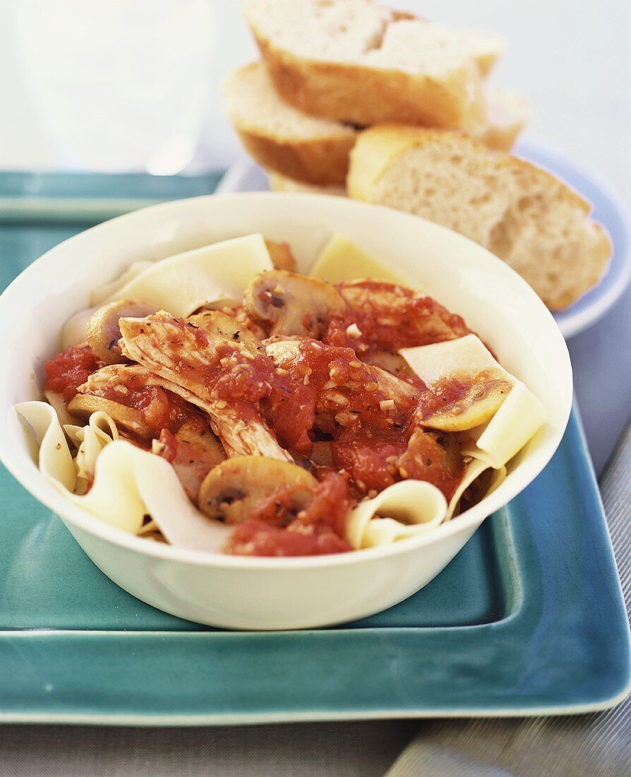 Pappardelle with tomato sauce, mushrooms and chicken