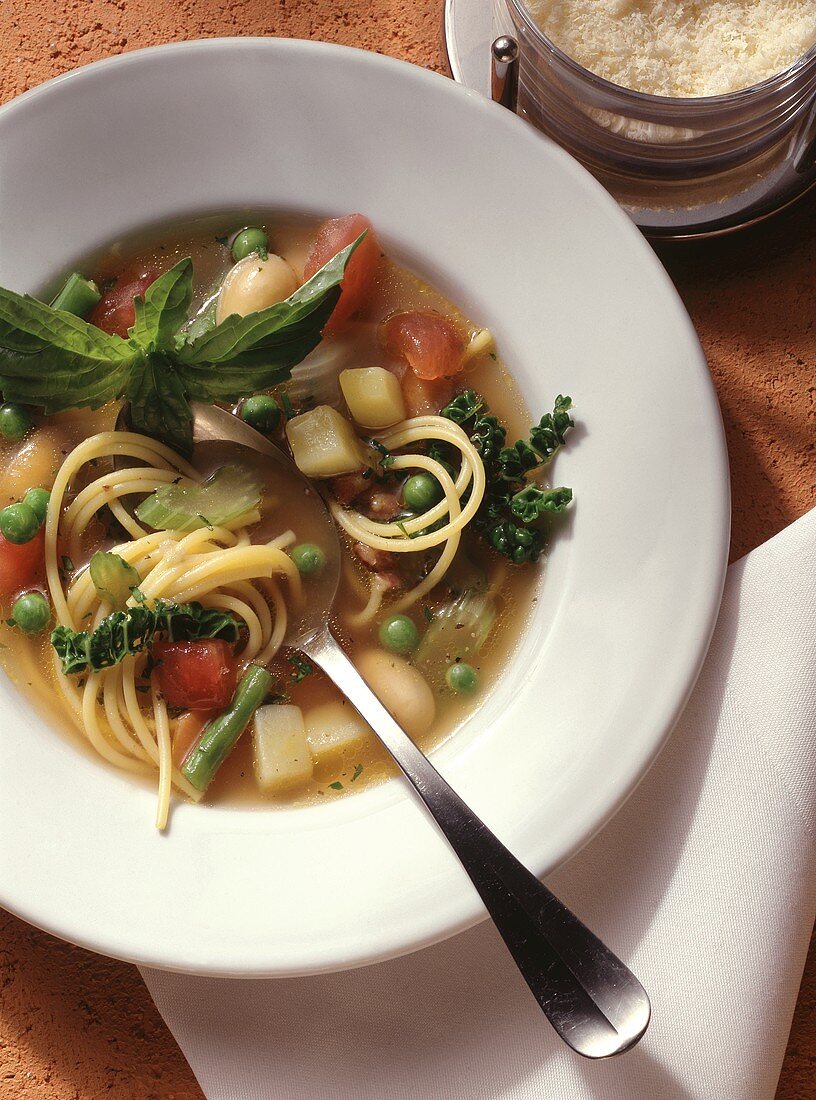 Minestrone (Gemüsesuppe, Italien)