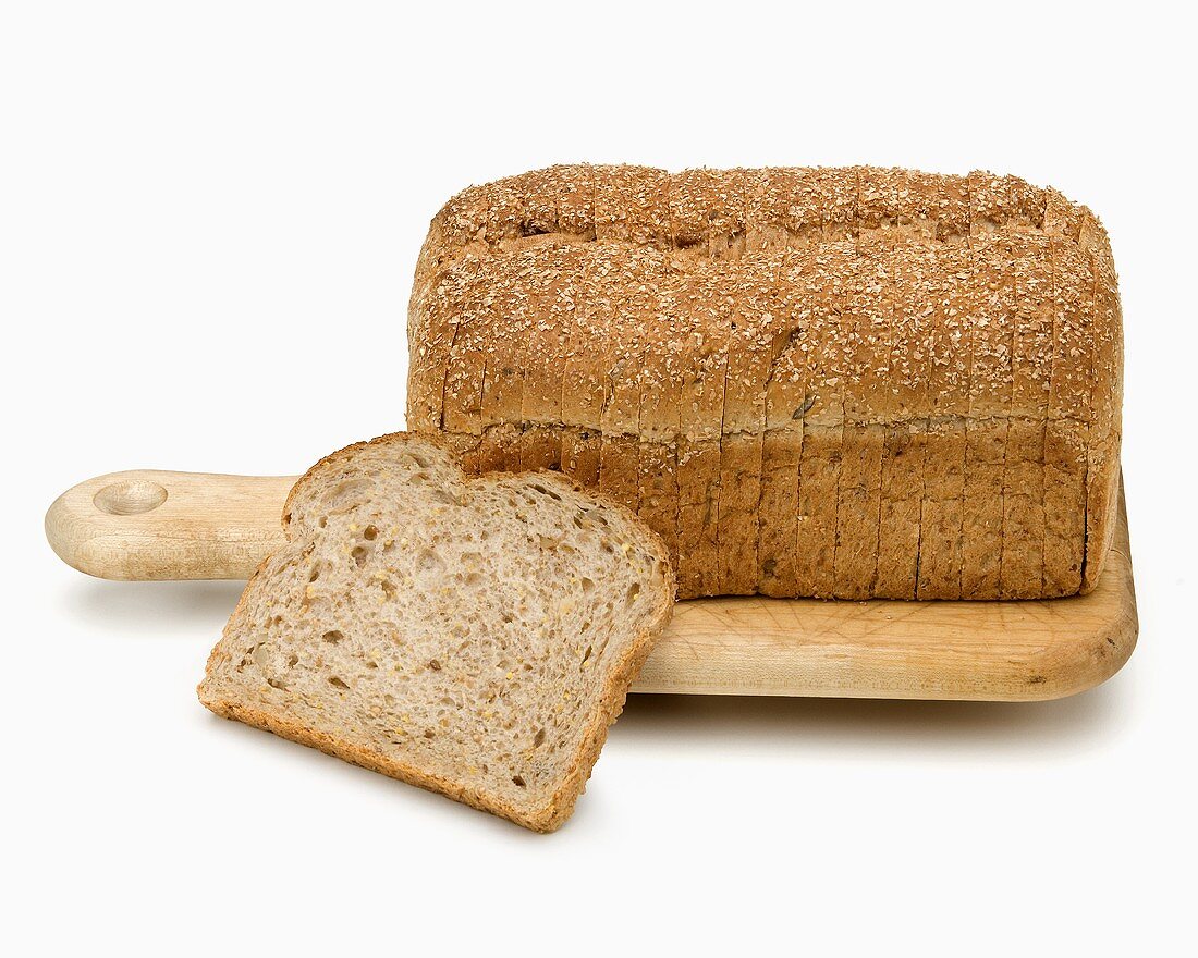 Vollkornbrot: Brotlaib und Brotscheibe