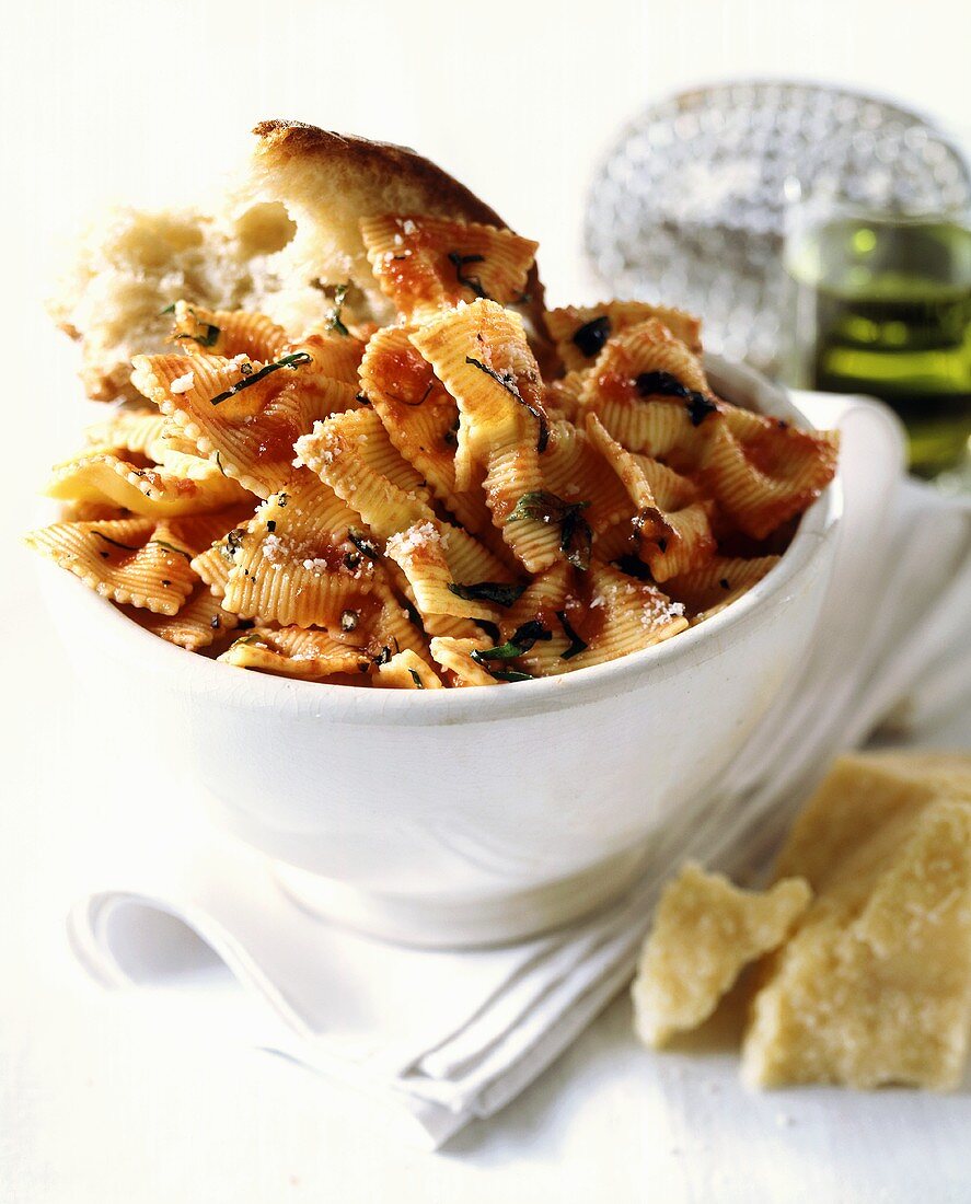 Farfalle with tomato sauce and bread