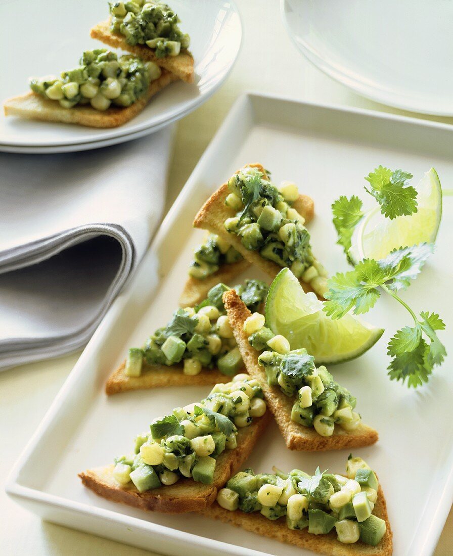 Toastecken mit Avocado