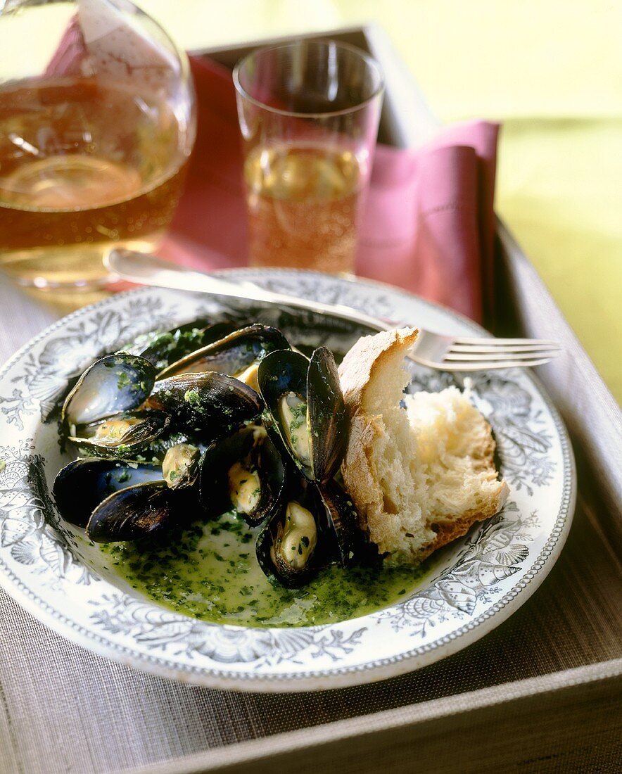 Steamed mussels in herb butter sauce