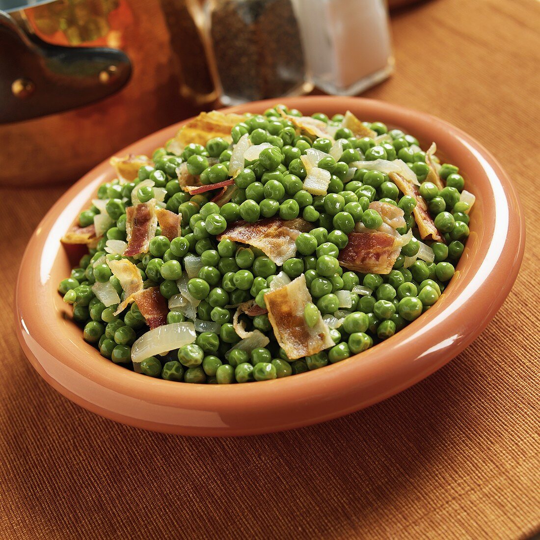 Peas with bacon and onions