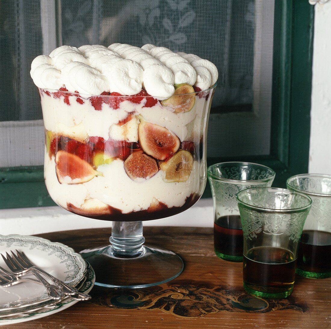 Trifle mit Feigen und Himbeeren