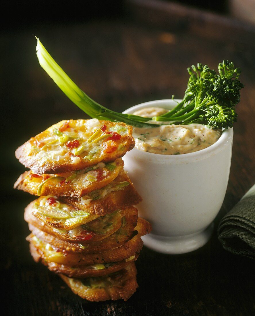 Käse-Paprika-Toasts mit Dip