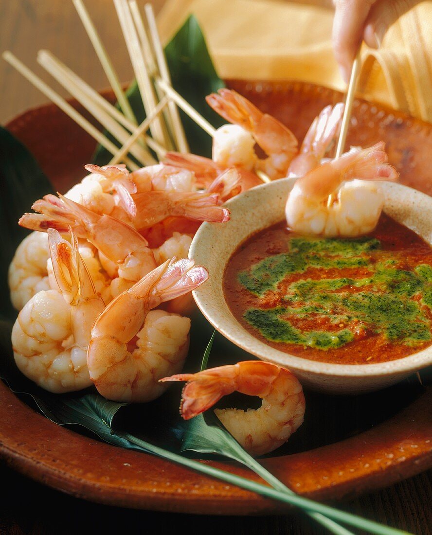 Shrimps on sticks with tomato and basil dip
