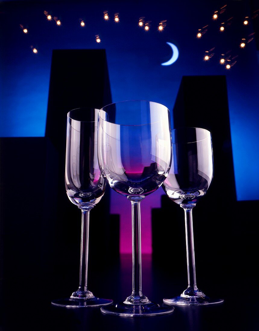 Weingläser und Sektglas für den romantischen Abend