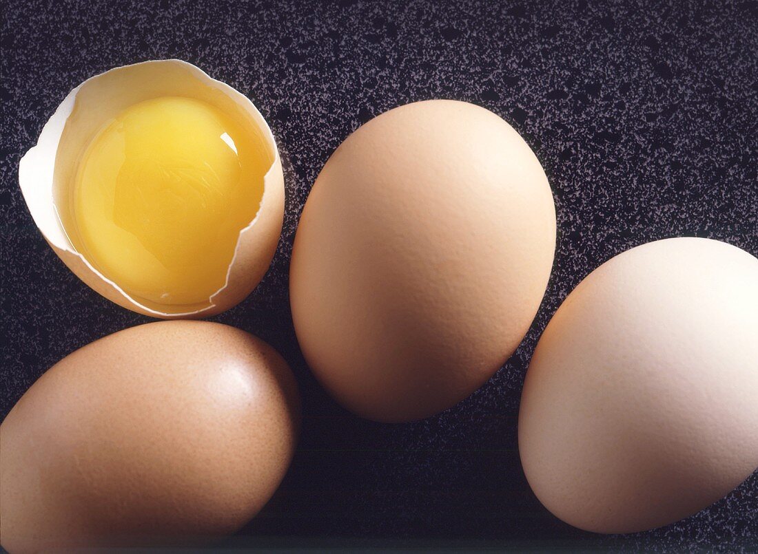 Brown eggs, whole and broken