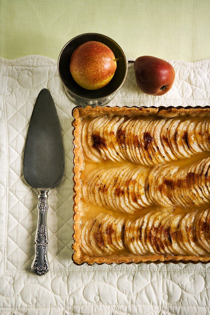 Pear tart in rectangular baking tin