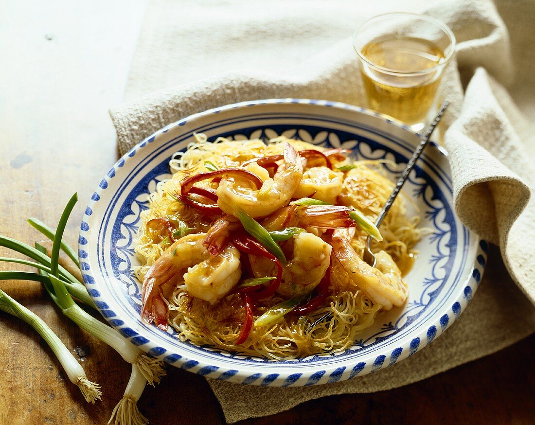 Reisnudeln mit Garnelen, Paprika & Lauchzwiebeln