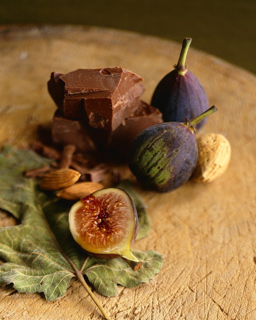 Fresh Figs with Almonds and Chocolate