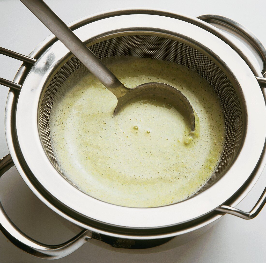 Suppen binden (Spargelcremesuppe)