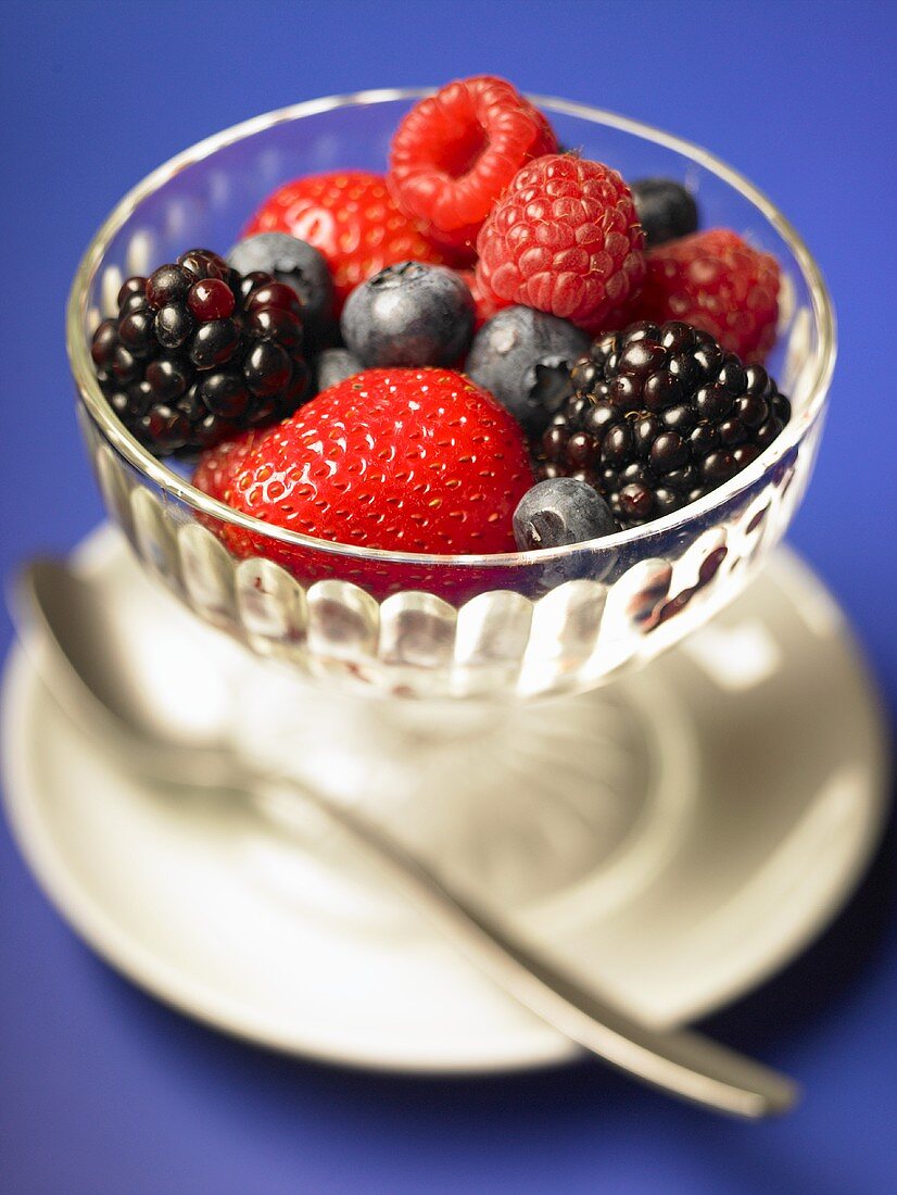 Frische Beeren in Glasschale