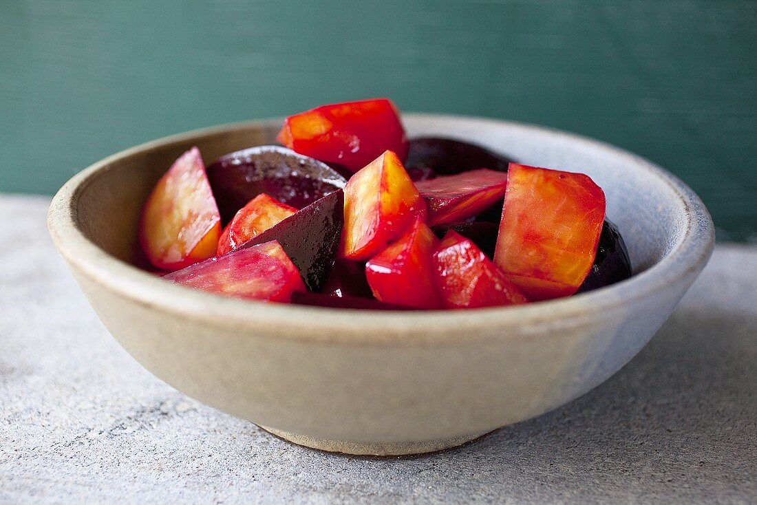 Rote-Bete-Salat in Keramikschale