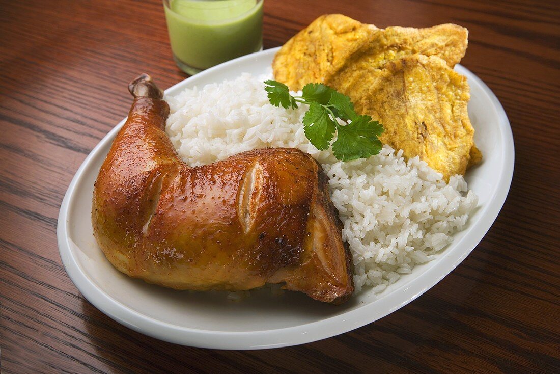 Hähnchenkeule mit Reis und Kochbananen