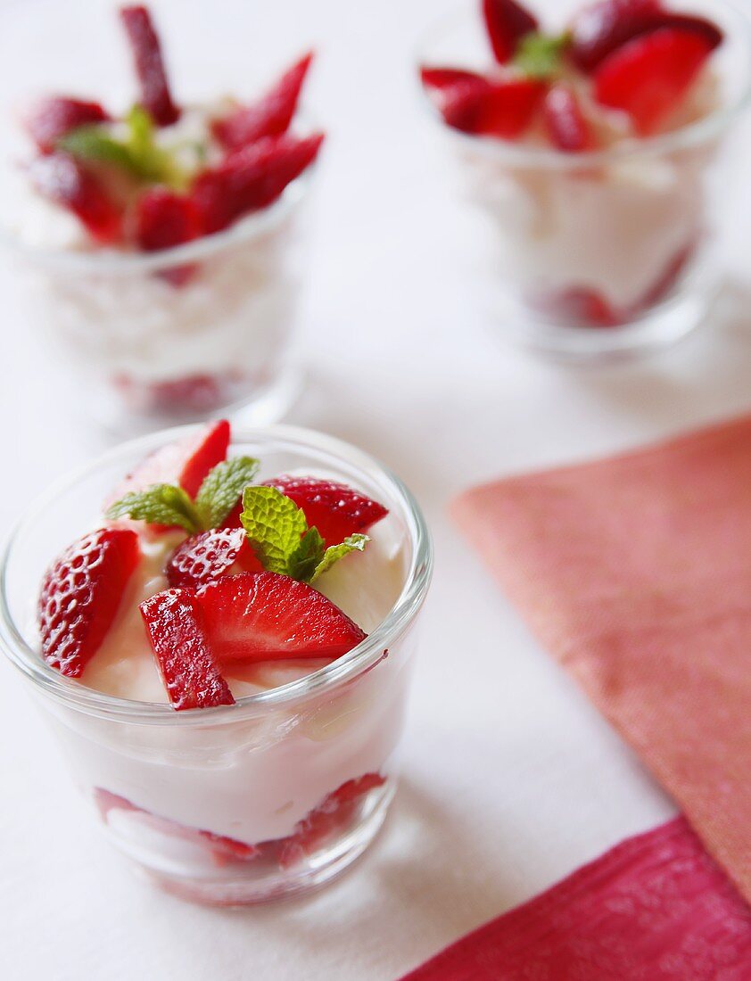 Erbeeren mit griechischem Joghurt