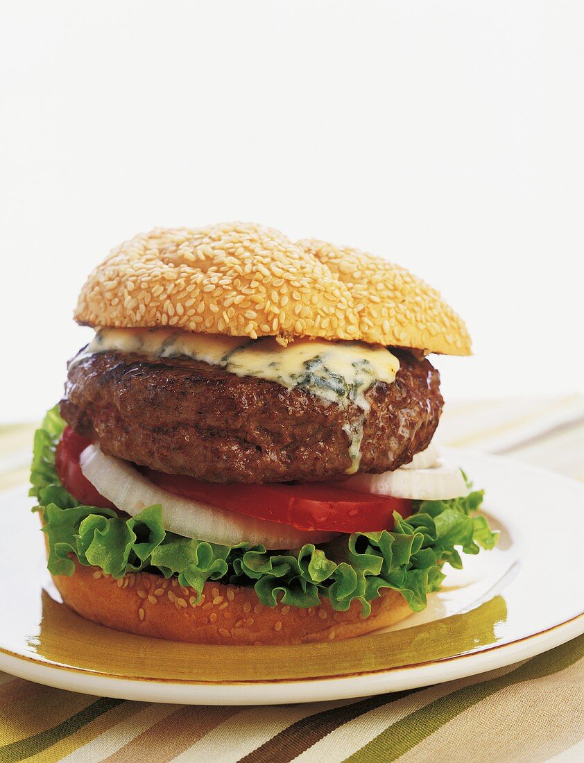 Cheeseburger mit Blauschimmelkäse