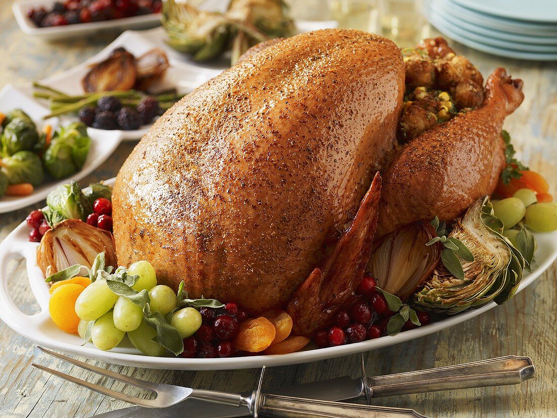 Ganzer gebratener Truthahn zu Thanksgiving