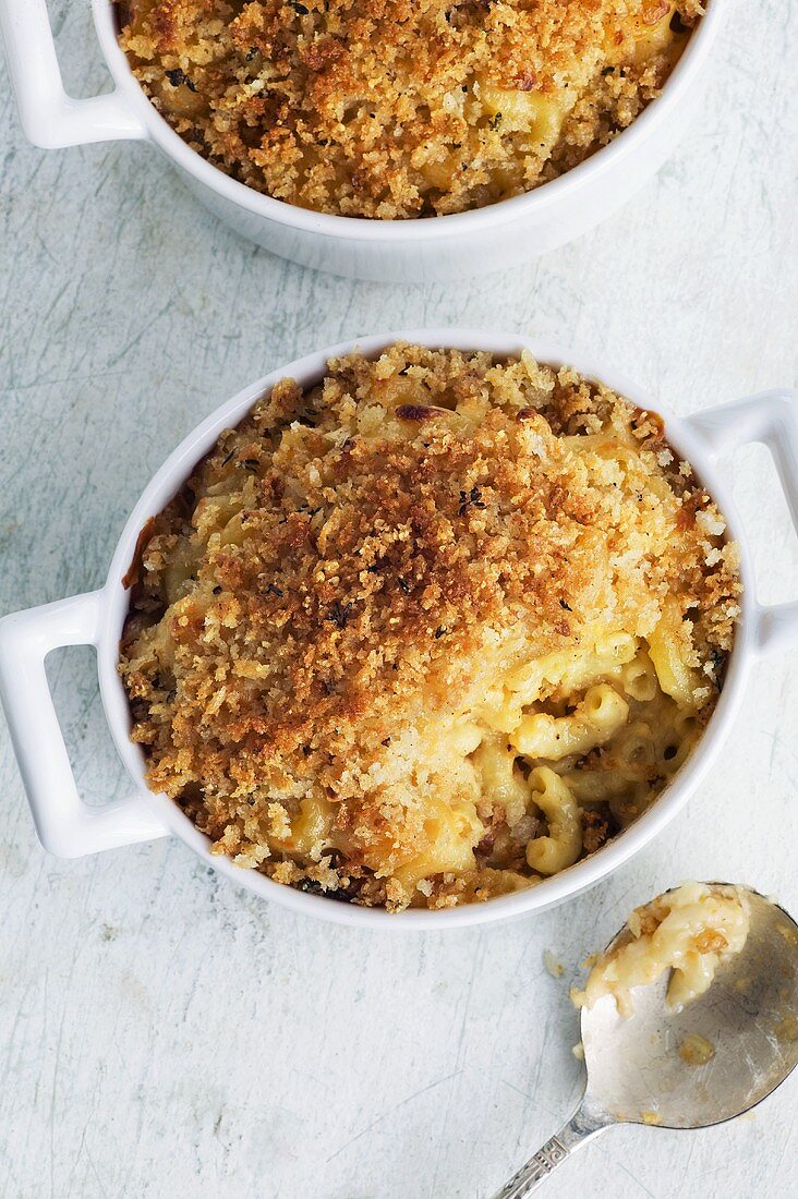 Macaroni cheese in two baking dishes