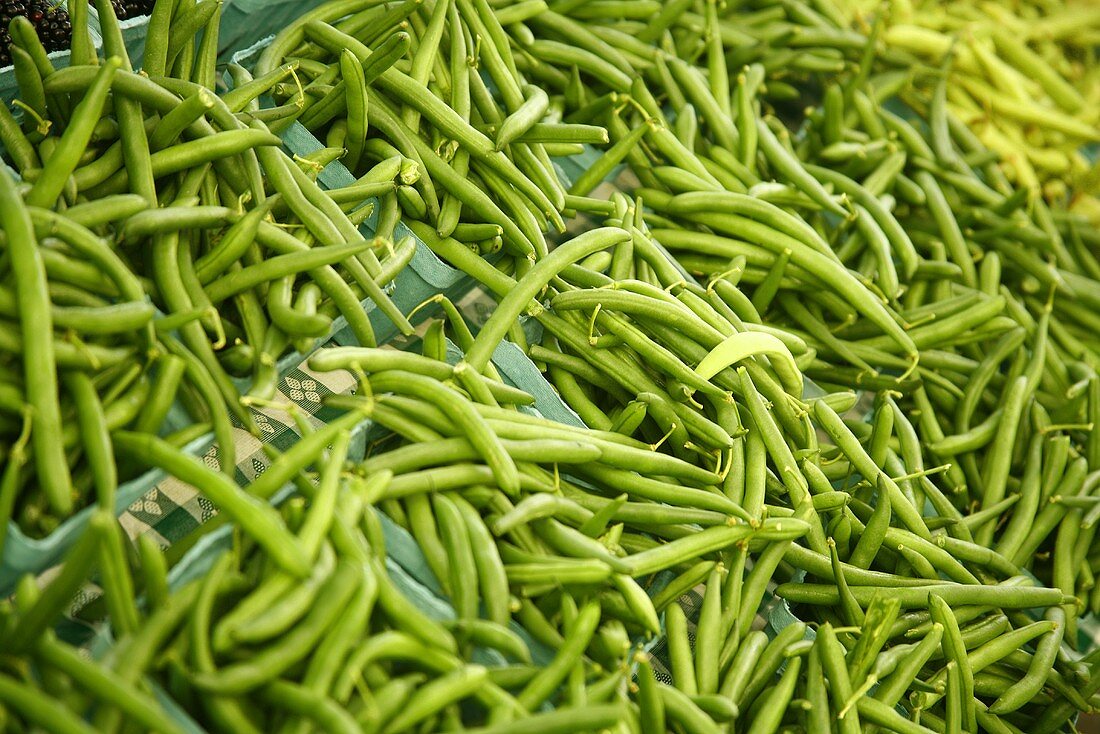 Viele grüne Bohnen auf dem Markt