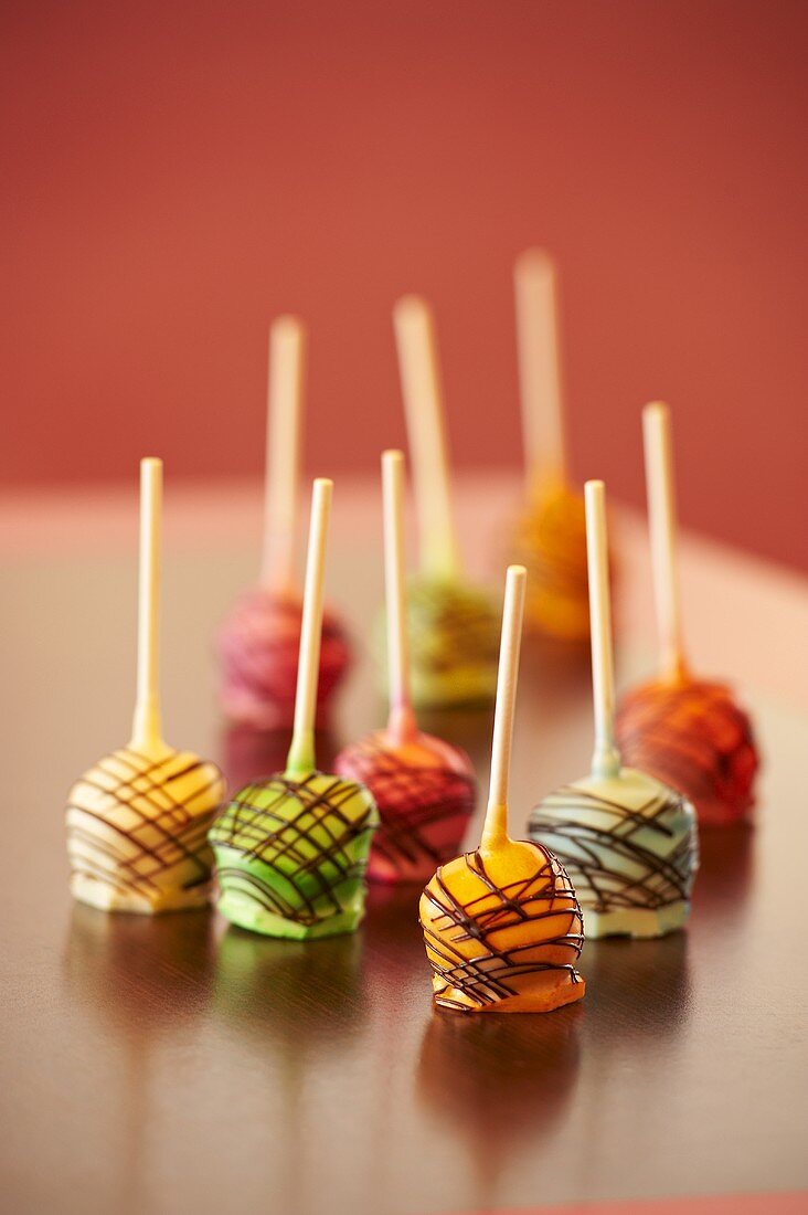 Cheesecake lollipops with chocolate stripes