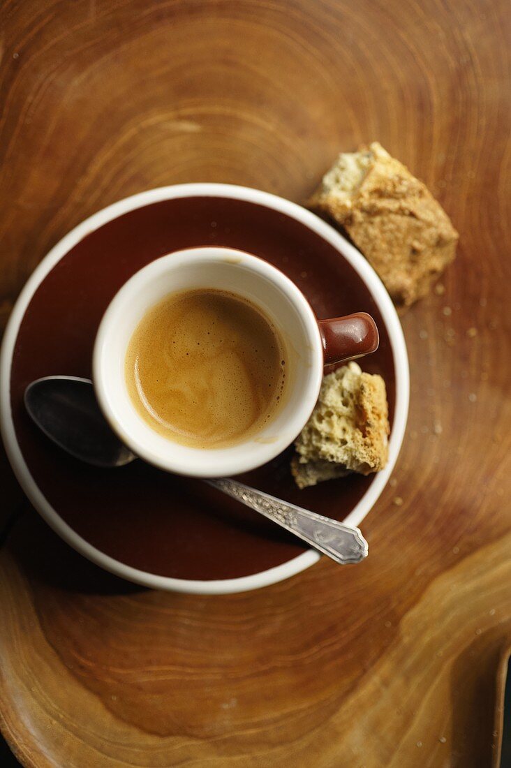 Espresso und biscotti (Kaffee und Kekse, Italien)