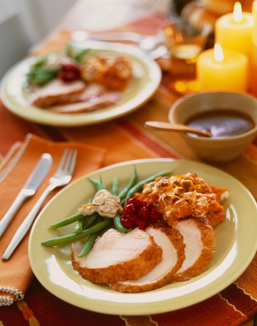 Gedeckter Tisch für ein Thanksgiving Dinner (USA)