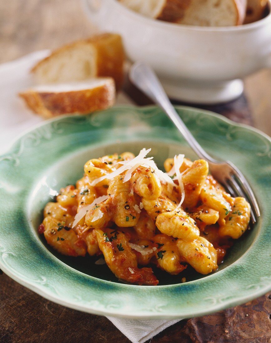 Gnocchi mit Tomatensauce und Parmesan