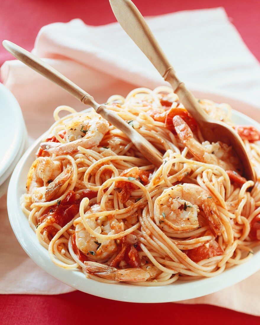 Spaghetti di Cirò (Spaghetti mit Tomaten-Garnelen-Sauce)