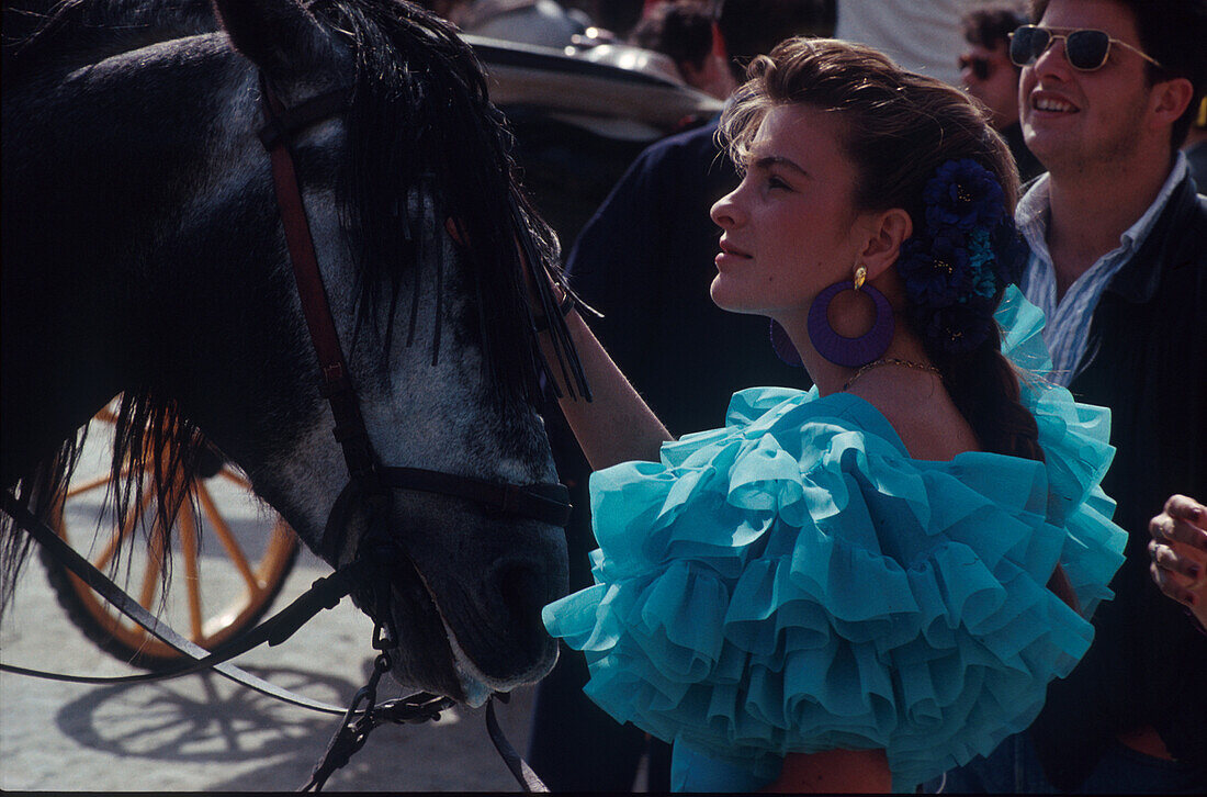 Mädchen bei der Feria de Abril Sevilla, Andalusien, Spanien