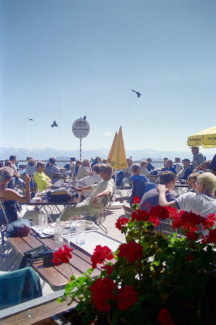 Restaurant auf Gipfel der Zugspitze, Bayern, Deutschland