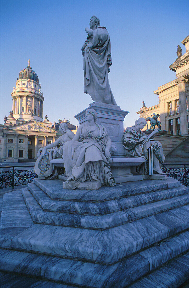 Schiller-Denkmal, Deutscher Dom, Gendarmenmarkt, Berlin, Deutschland, Europa