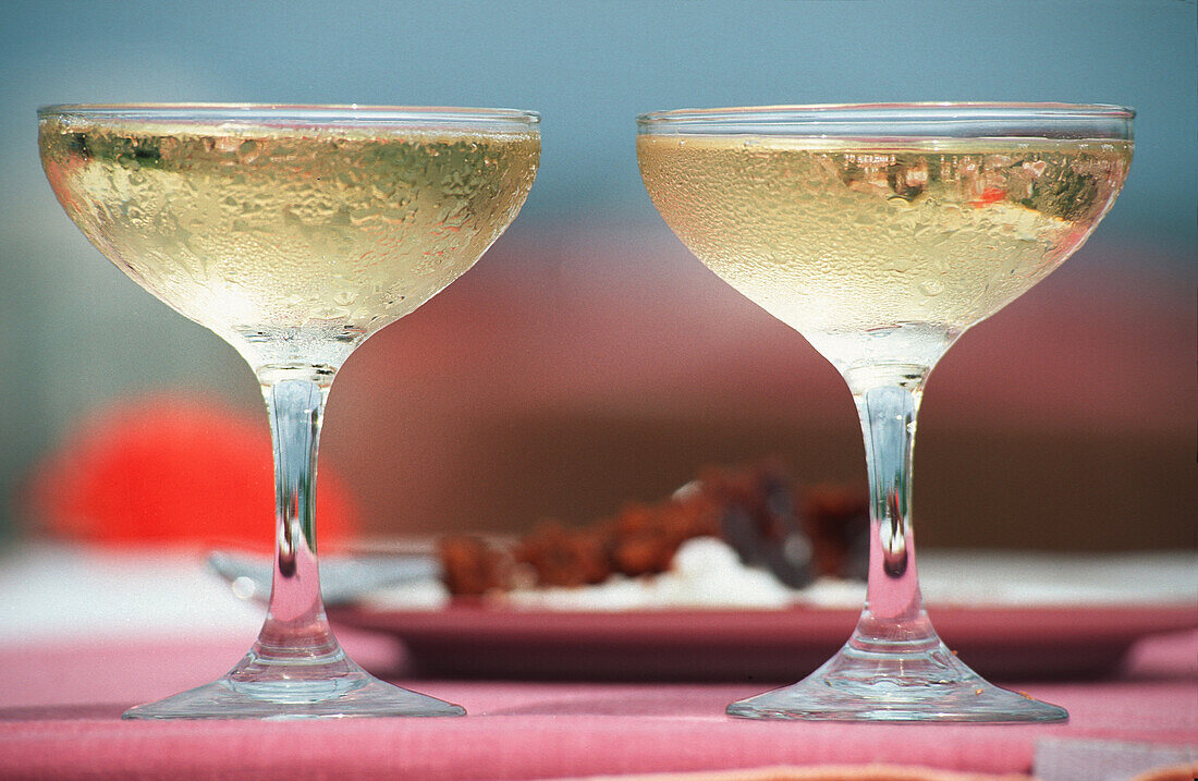 Nahaufnahme von Champagnergläsern, St. Lucia, Karibik, Amerika