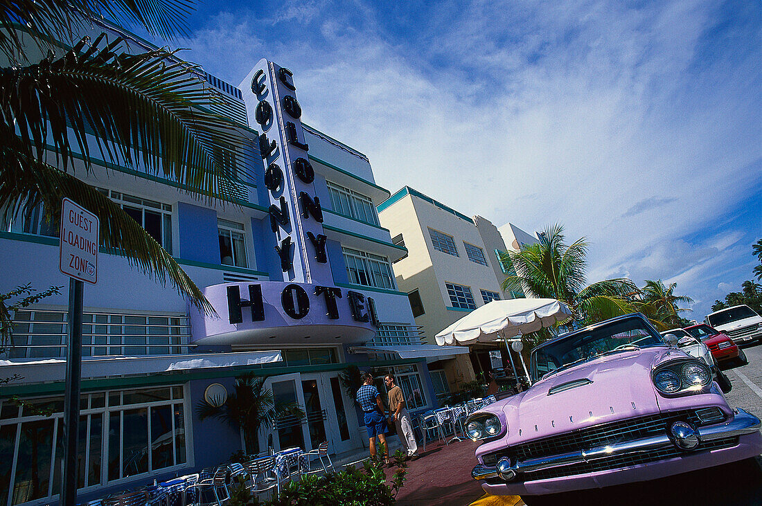 Art deco  Hotel und Oldtimer, Art Deco District, Miami, Florida, USA, Amerika