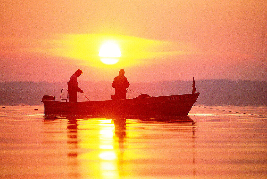 Fischen am Chiemsee, Oberbayern, Bayern, Deutschland