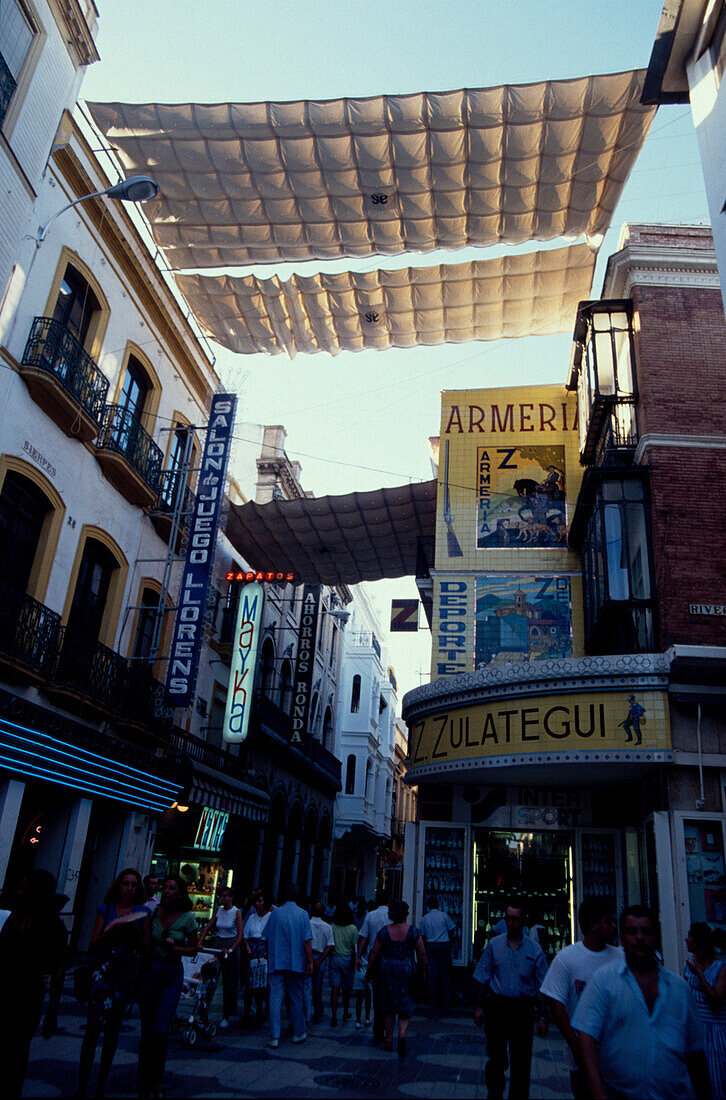 Einkaufsstrasse, Calle de las Sierpes, Sevilla, Andalusien, Spanien