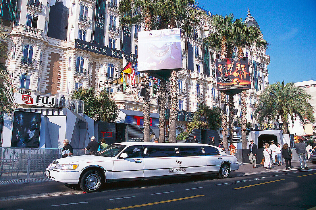 Film Festival, Stretchlimousine vor dem Hotel Carlton, Boulevard de la Croisette, Cannes, Côte d'Azur, Frankreich