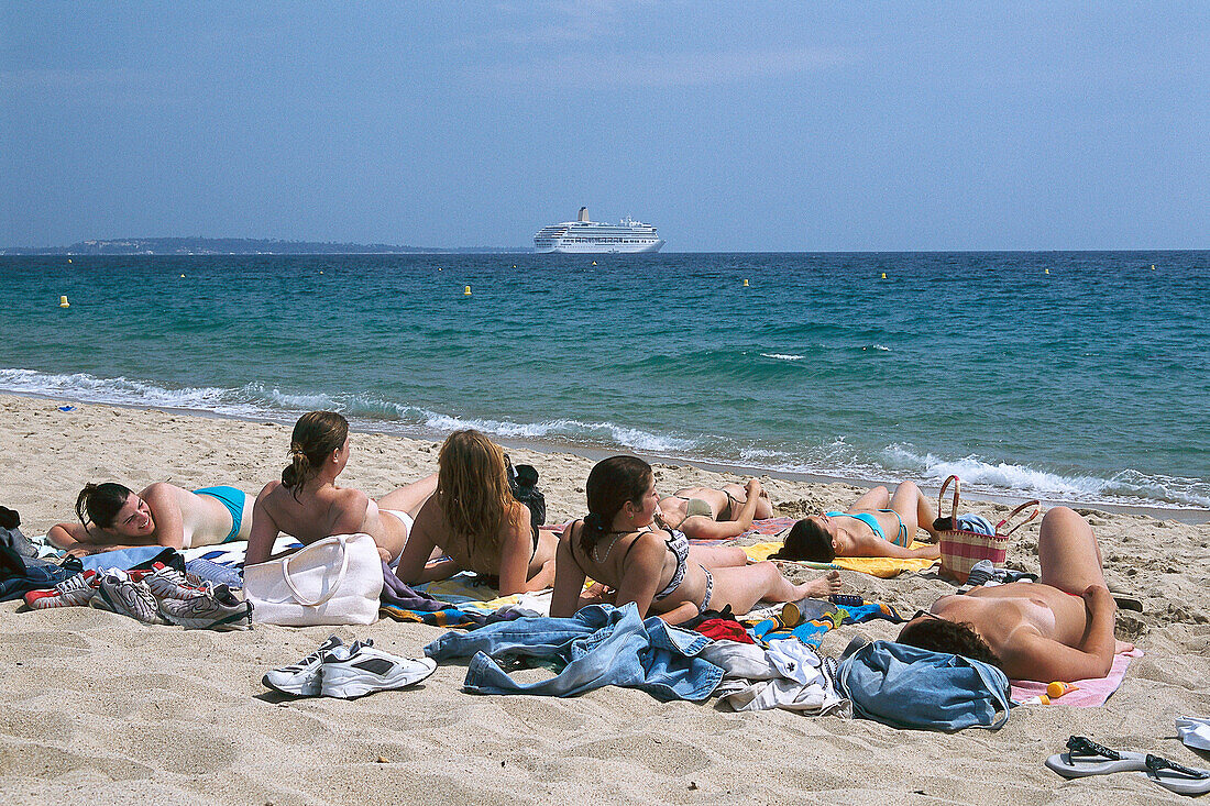 Beach, Plage du Midi, Cannes Cote d'Azur, France