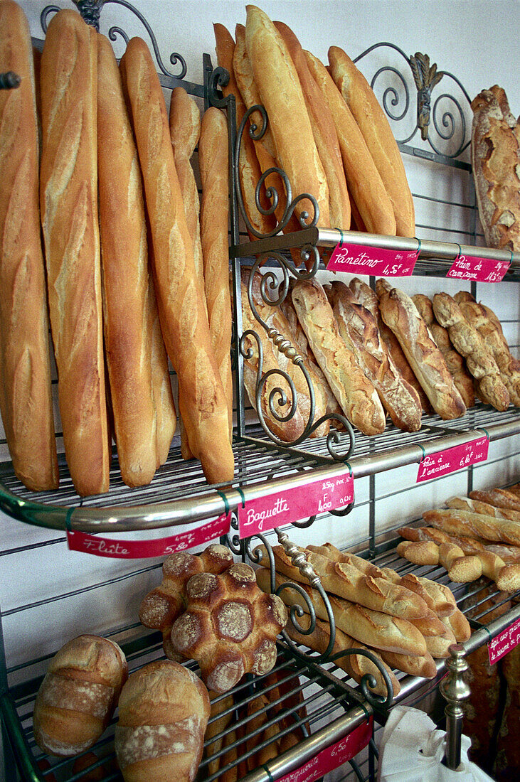 Baguettes und Brote in einer Bäckerei, Drome, Frankreich, Europa
