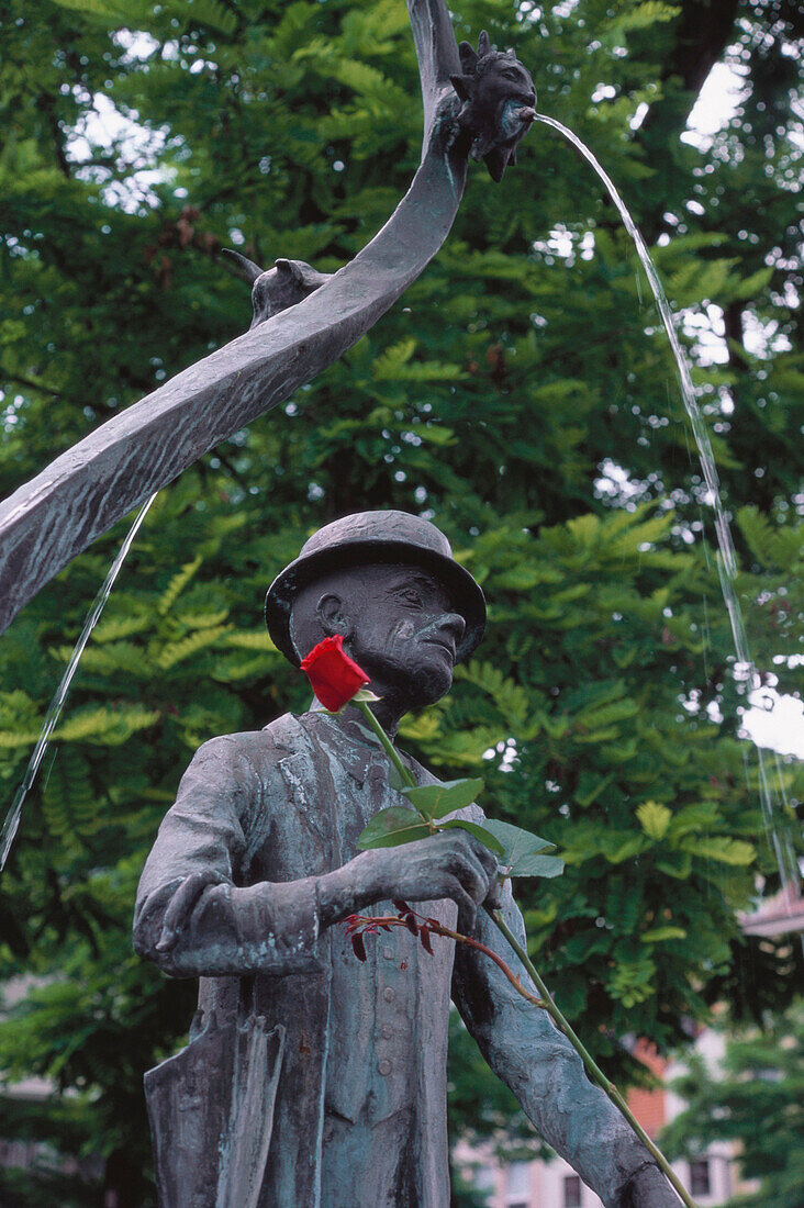 Karl Valentin-Statue mit Brunnen, Vitkualienmarkt, München, Bayern, Deutschland