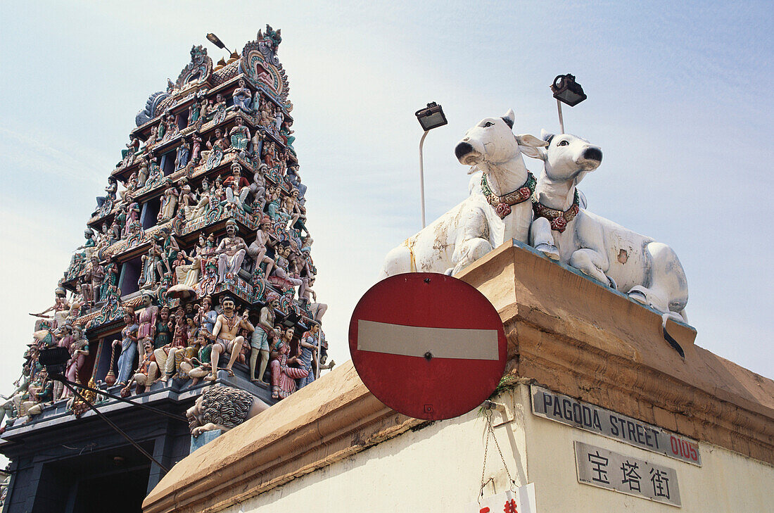 Blick auf den Sri Mariammam Tempel, South Bridge Road, Singapur, Asien