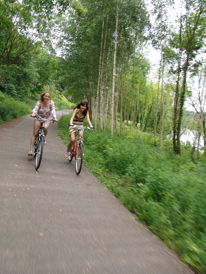 Berlin, Fahrradweg am Griebnitzsee, mr