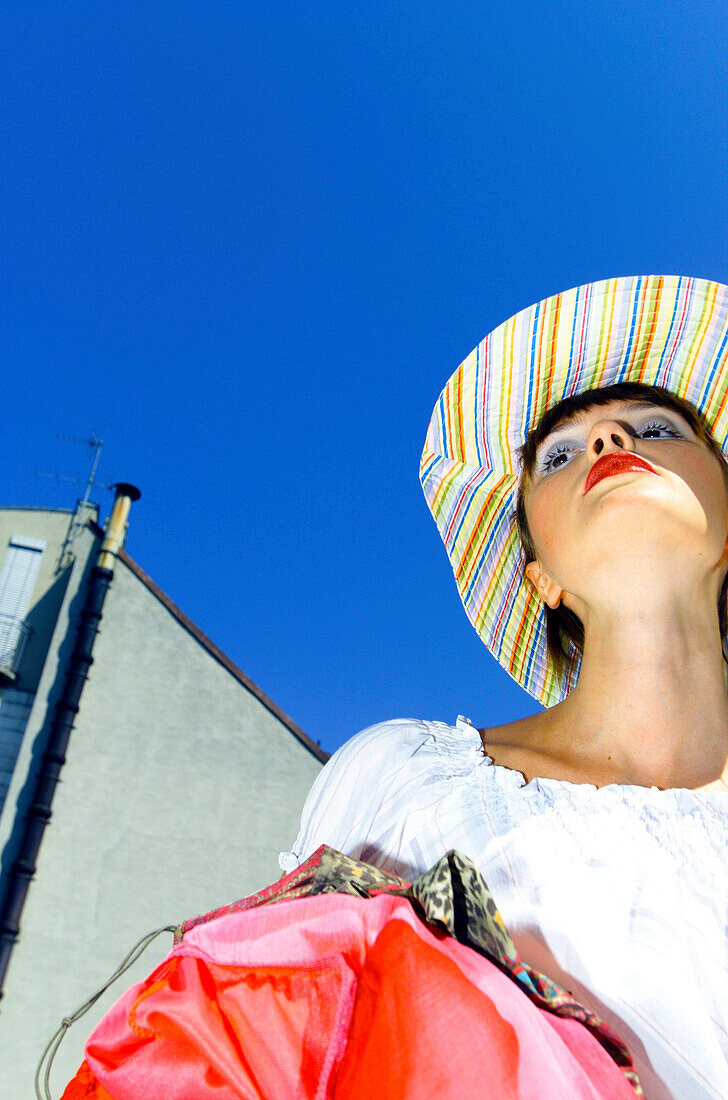 Young woman wearing a sunhat