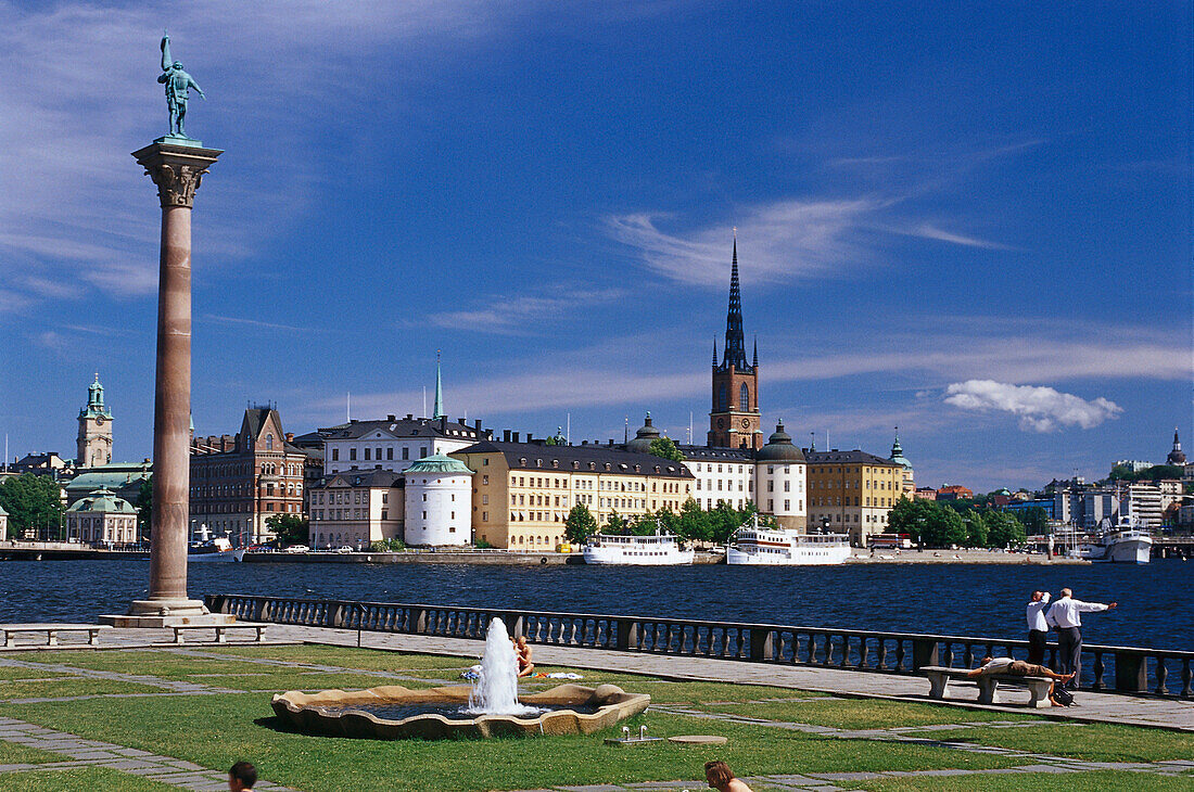 Blick auf Riddarholmen und Stadhuset, Stockholm, Schweden
