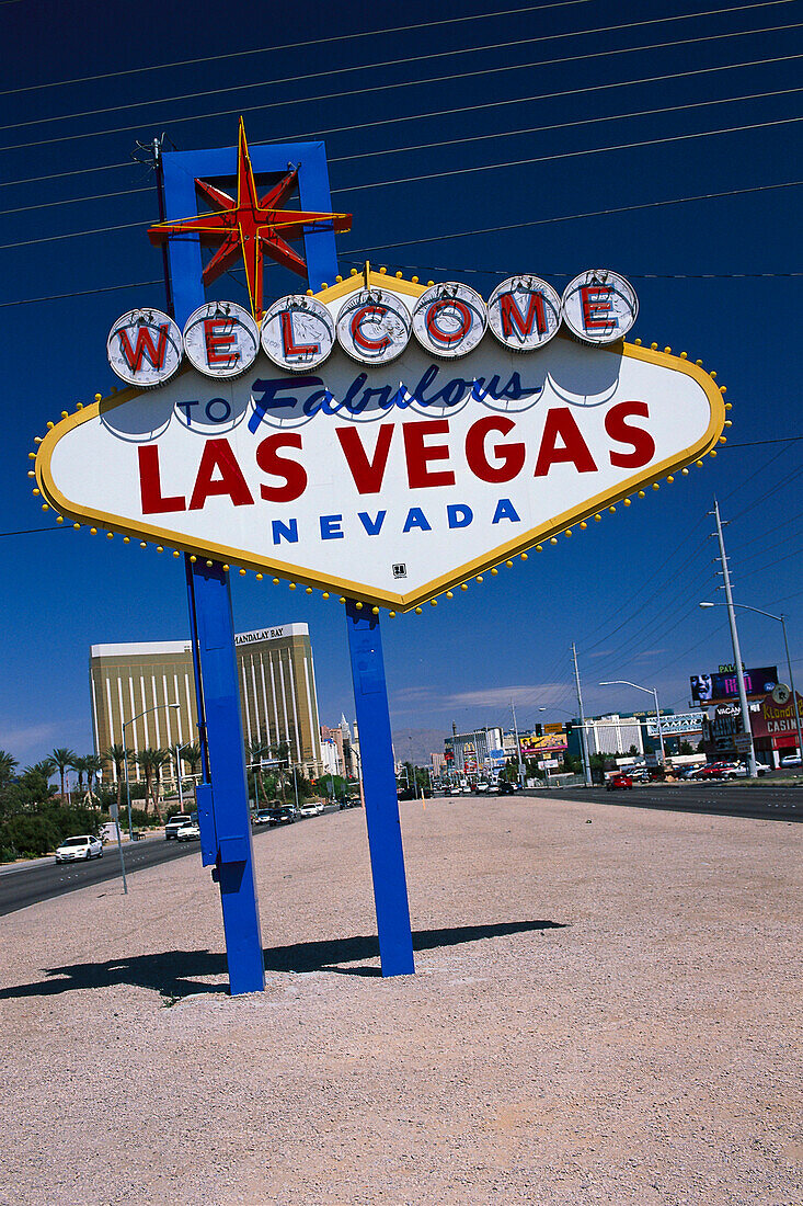 Ortsschild unter blauem Himmel, Las Vegas, Nevada, USA, Amerika